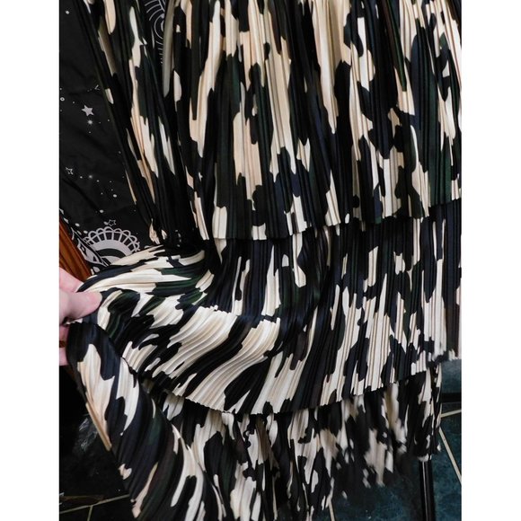 Truth by Republic Camo Tiered Midi Dress - Picture 7 of 7